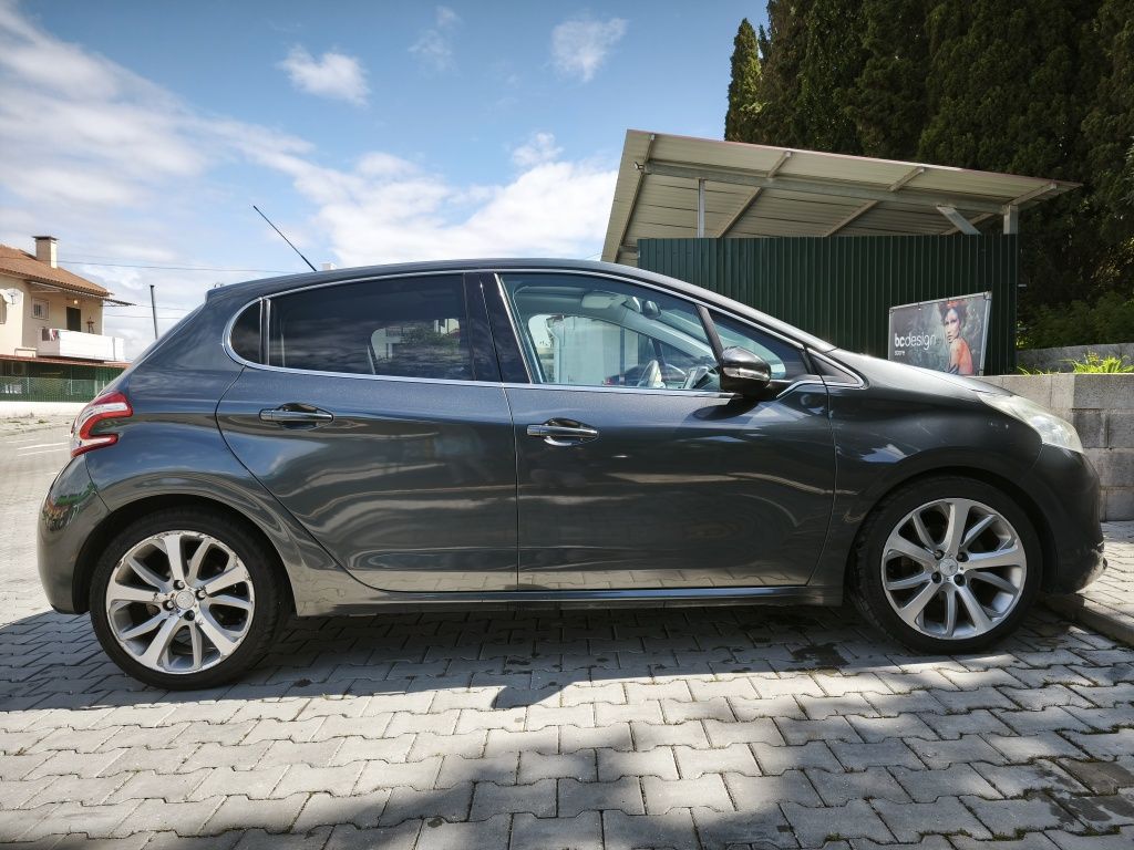 Peugeot 208 1.6 eHdi  114 CV Allure
