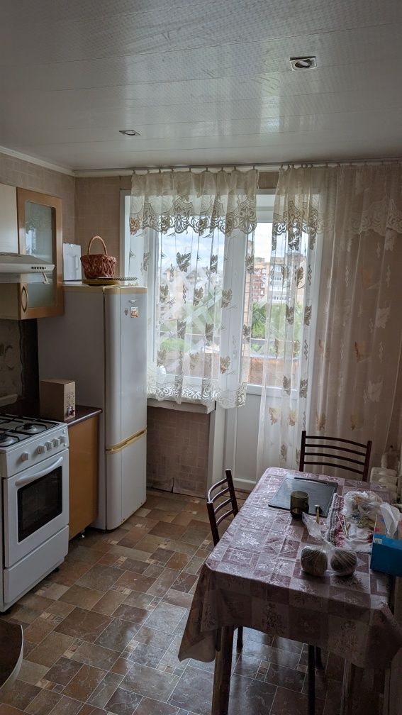 Продам 2 комнатную квартиру в центре город  Дружковка