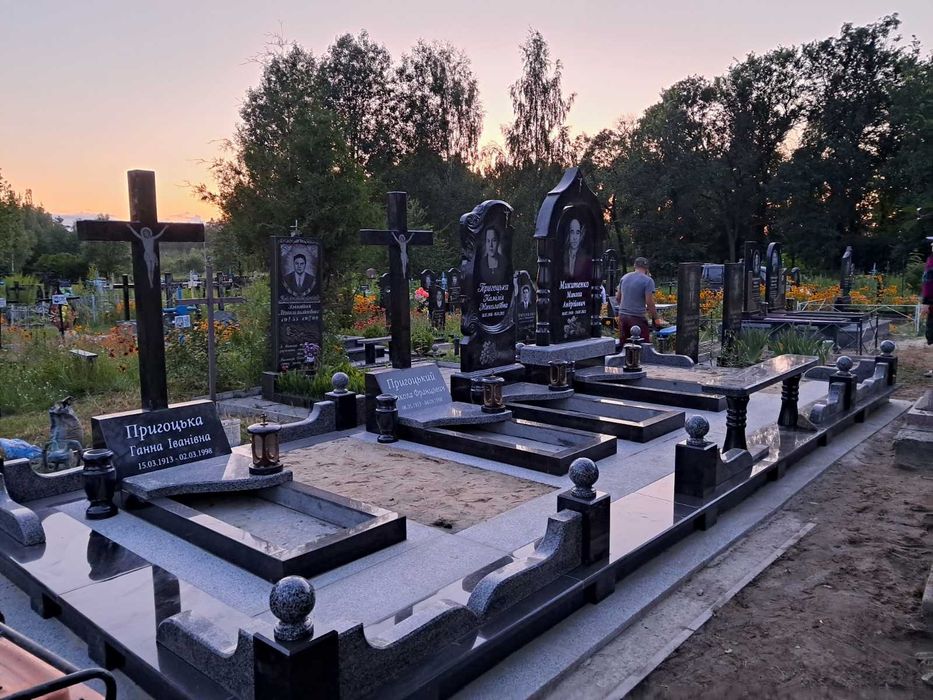 Гранітний Пам'ятник