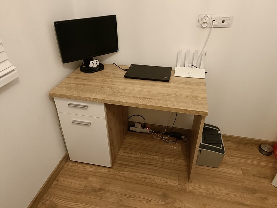 Biurko 110 cm szerokości