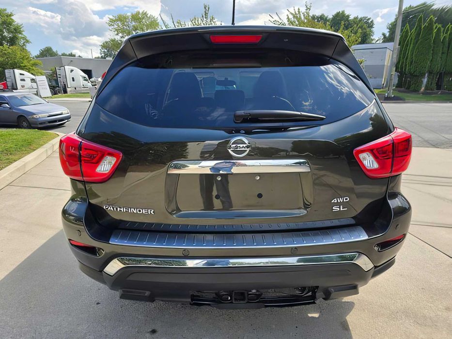 Nissan Pathfinder      2017