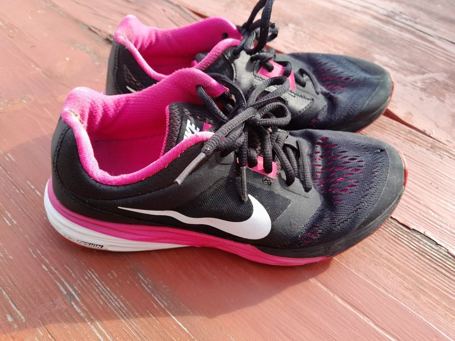 Czarno różowe buty Nike trofushion Run 37.5