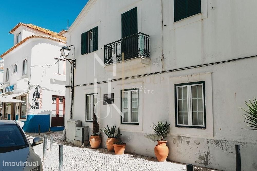Apartamento T5 na Rua António Carvalho Laranjo, centro da Nazaré, a ce