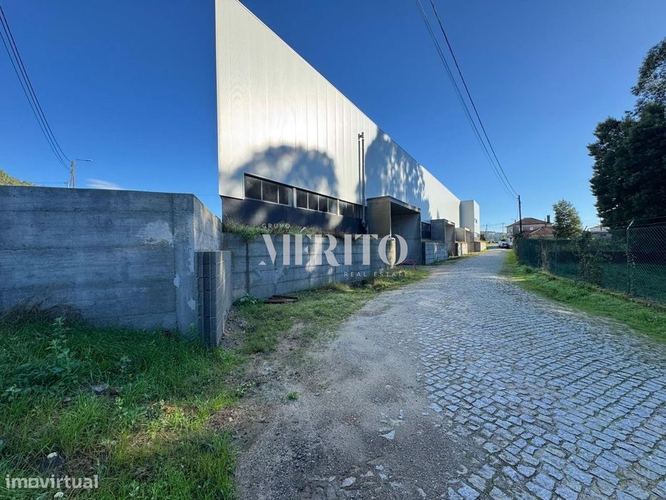 Pavilhão industrial localizado em Vilar do Monte, Barcelos