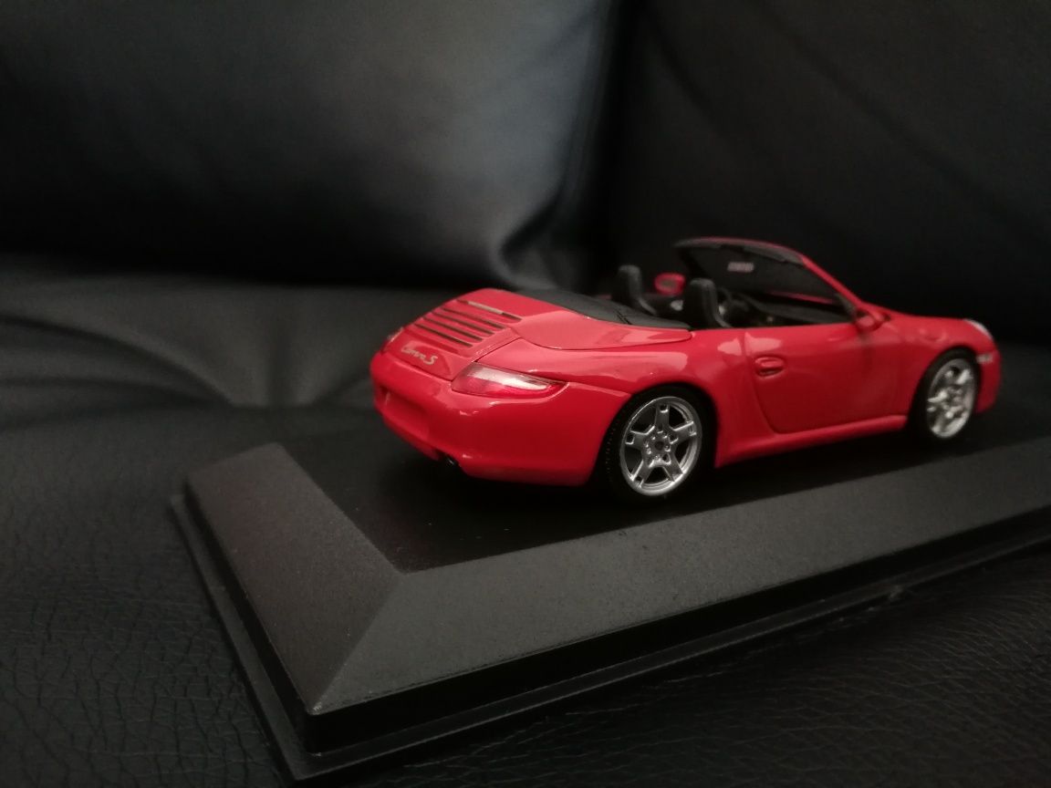 Porsche 911 Carrera s Minichamps