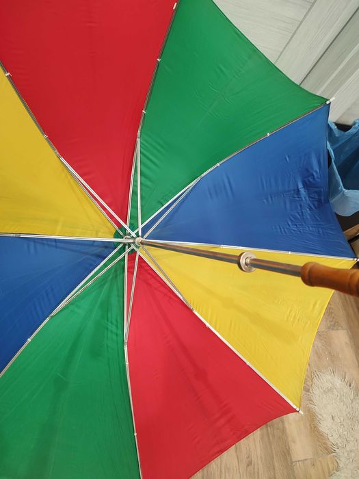 Duży starodawny parasol kolorowy akcesoria rzeczy prl