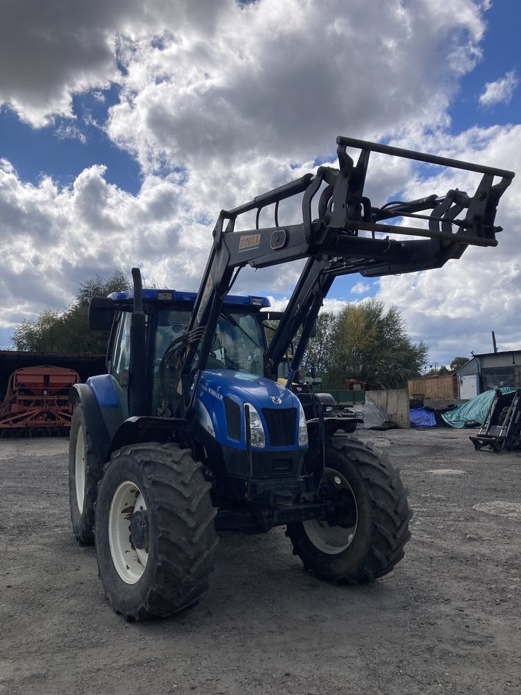 New Holland TS100A z Turem