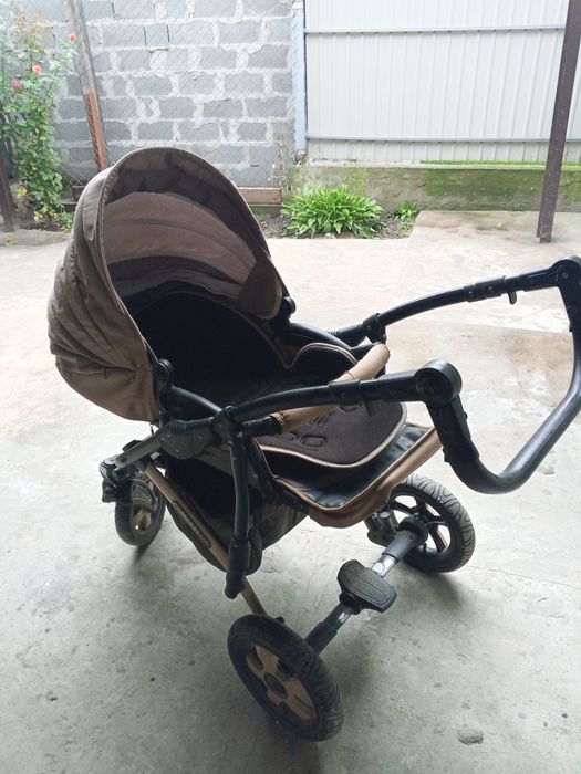 Чудова дитяча коляска 3 в 1