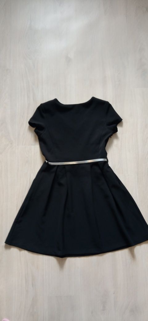 Стильное чёрное платье