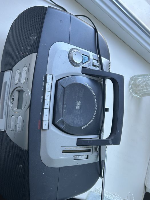 Продам магнитолу б/у з cd/ mp3 програвачем