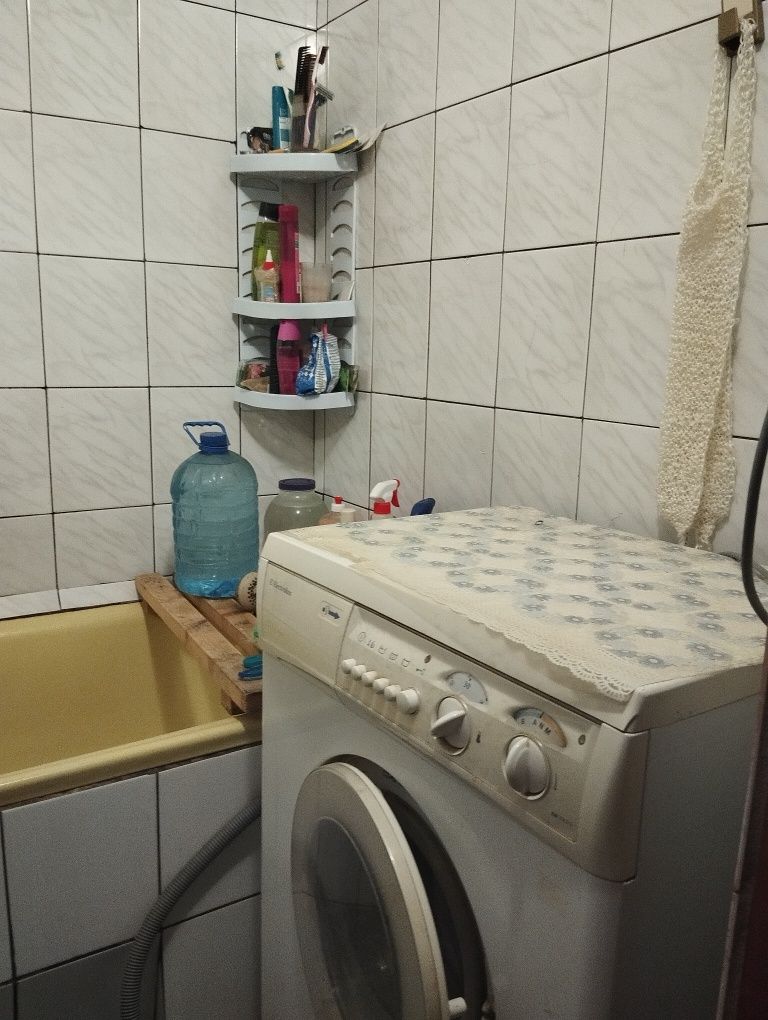 Продам 2 к квартиру с балконом и лоджией  Нововодолажском районе.