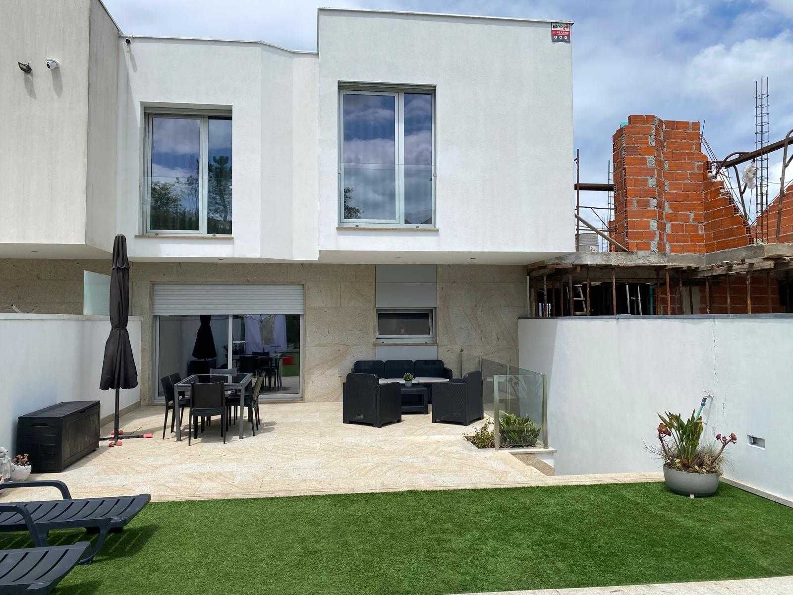 Casa T4 com piscina