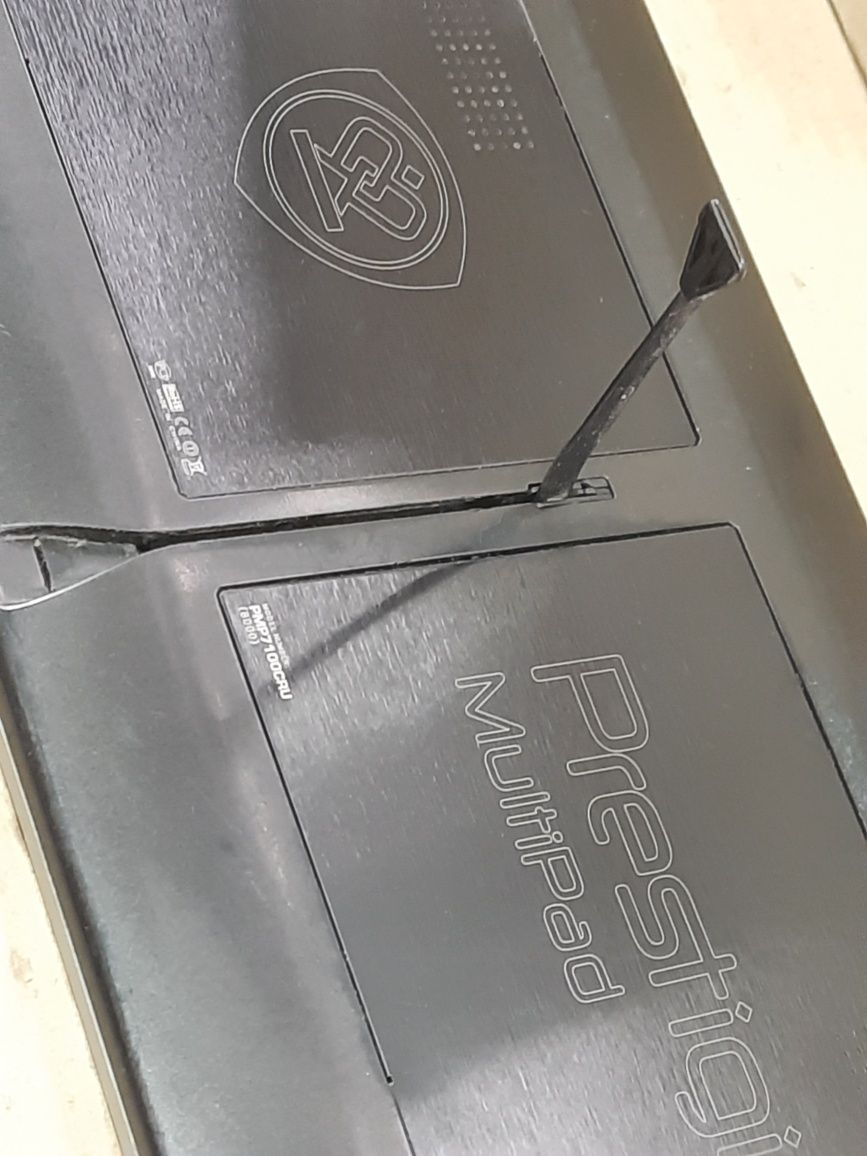 Планшет Prestigio PMP7100CRU  (Archos).
