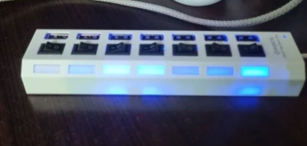 Wiele portów USB 2.0  Multii ładowarka do wielu urządzeń C i hub tp

T