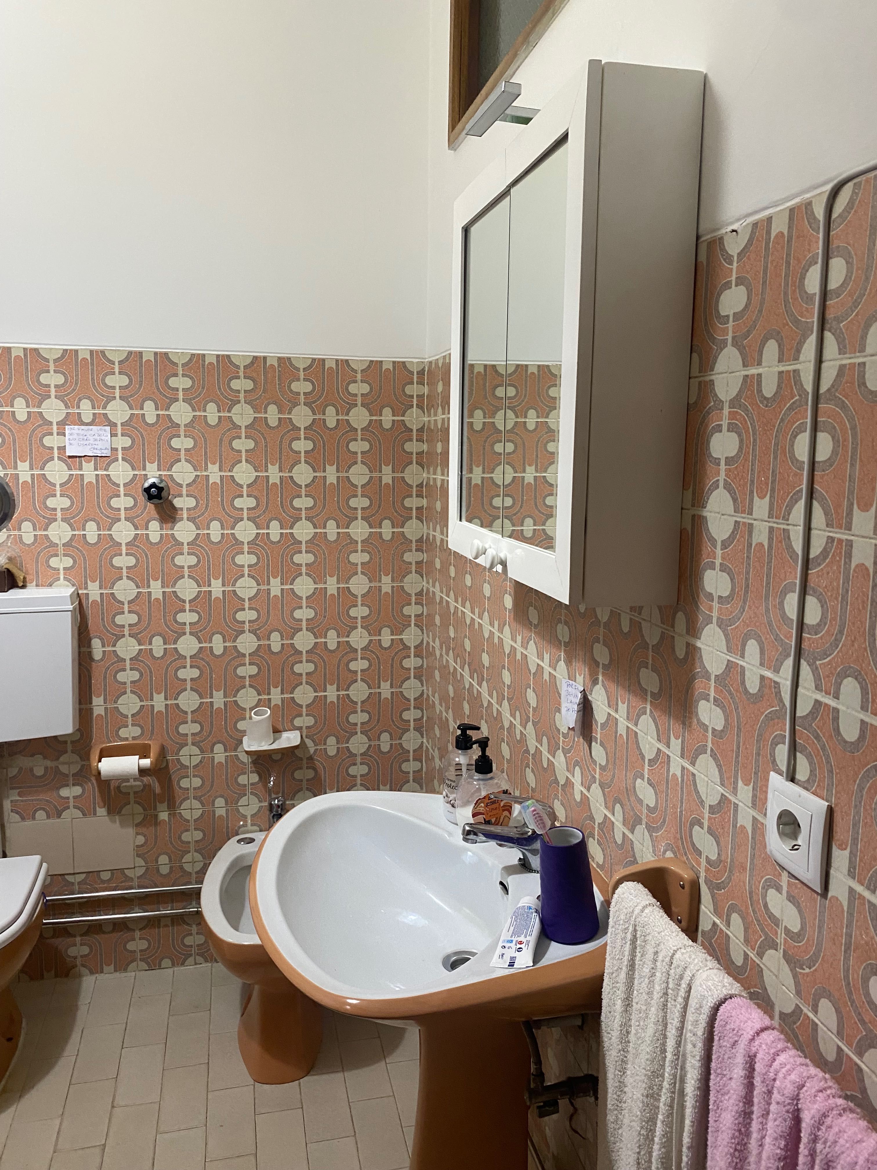Quarto para arrendar em Zona Nobre.