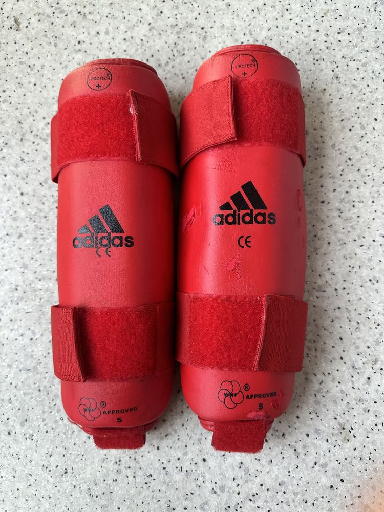 Ochraniacze na piszczele adidas czerwone S