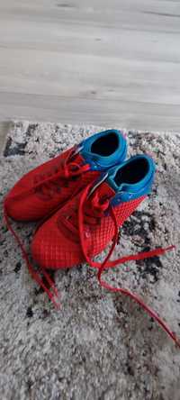 Buty sportowe turfy Huari r. 32