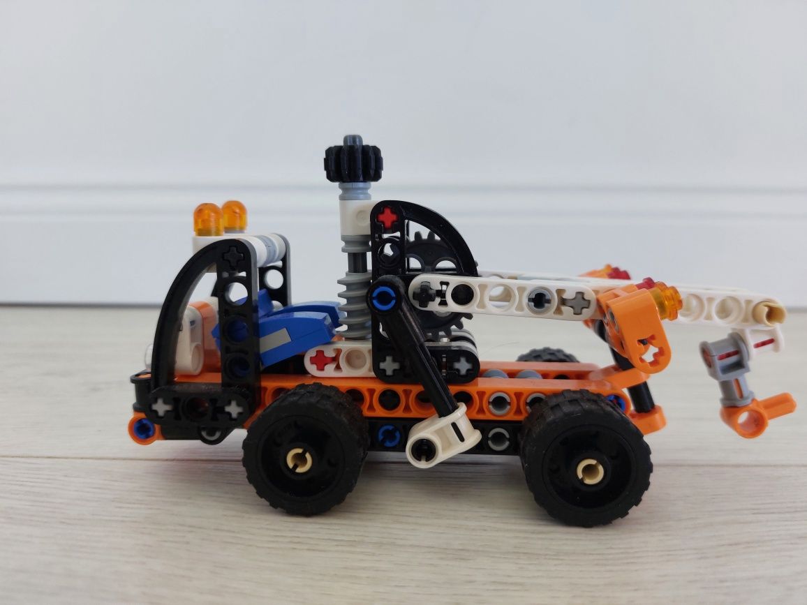 Lego 42088 ciężarówka z wysięgnikiem  7+