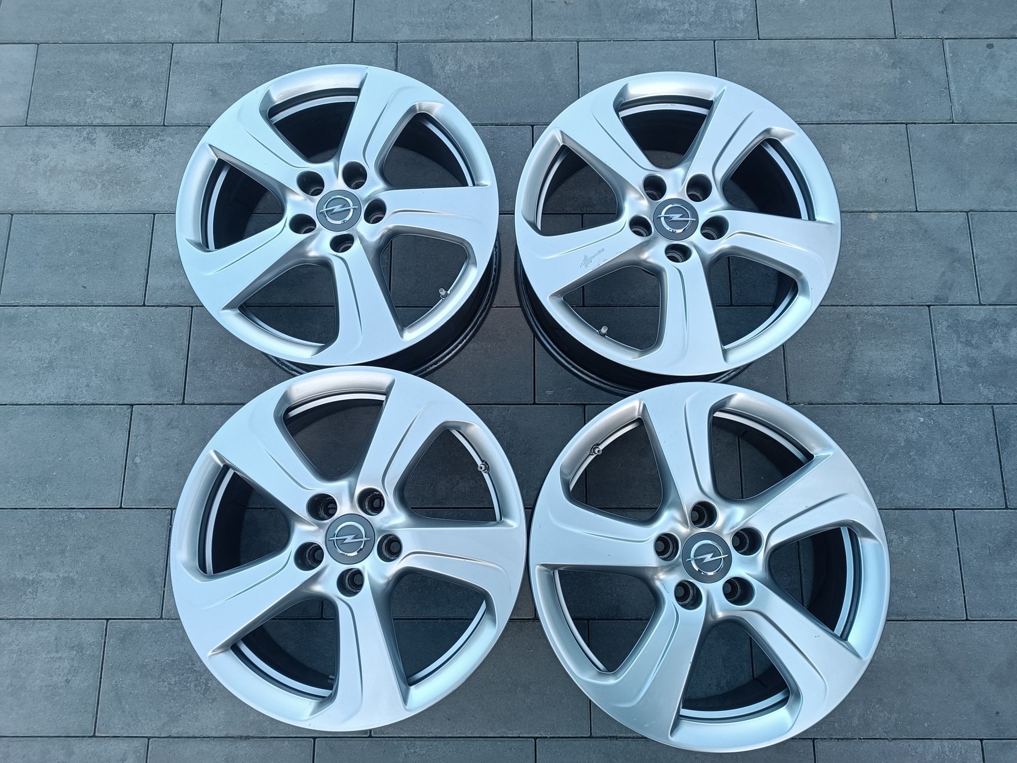 17 Alufelgi Opel 5x110 Astra H,Corsa E,D,Meriva B , OE TPMS