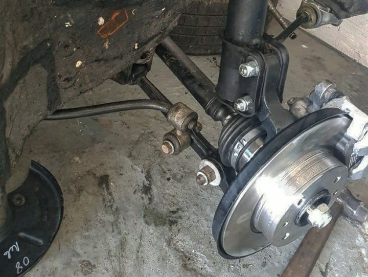 Ремонт двигателей, ходовой части, коробки передач.