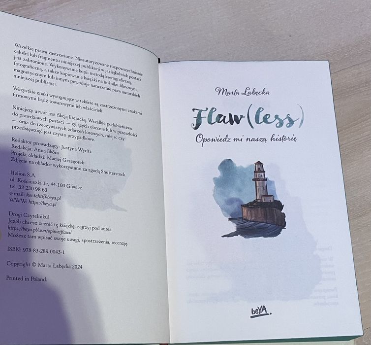 Książka "Flaw (less)" Wydanie Ilustrowane