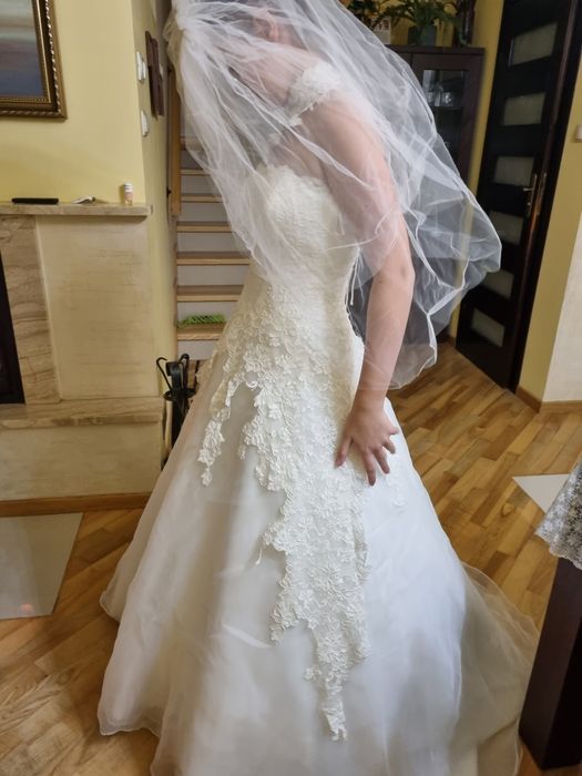 Suknia ślubna śliczna, koronkowa