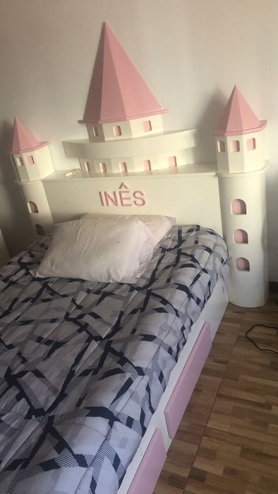 Quarto Castelo Rosa [INÊS] com Arrumação