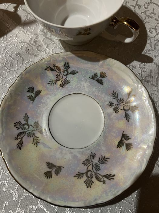 Продам  сервиз кофейный ,чаные пары и другую посуду.