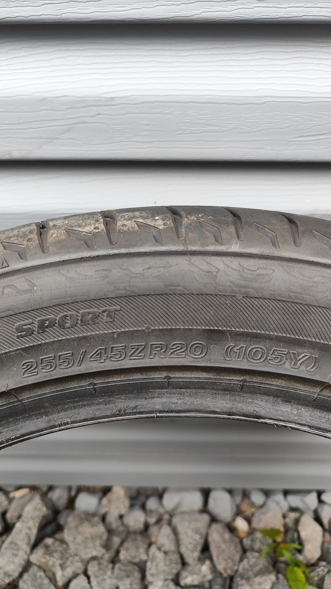 Шини Bridgestone літні 255/45 R20 255*45 20