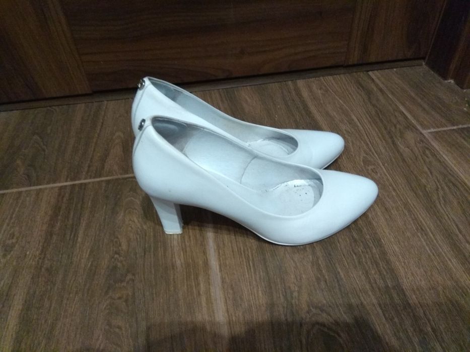 Buty czółenka białe ślubne Kotyl rozmiar 38