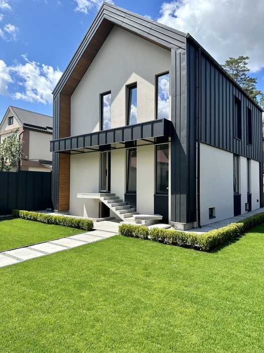 Продаж будинку з чистовим оздобленням та підвалом в Ірпені