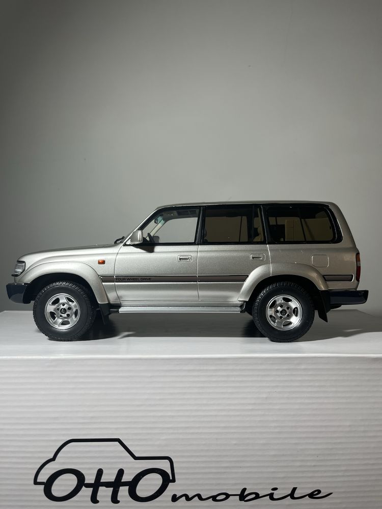 Toyota Land Cruiser | 1:18