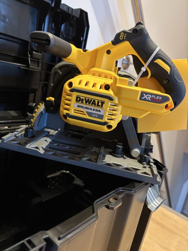 Pilarka DeWalt DCS520NT Nowa