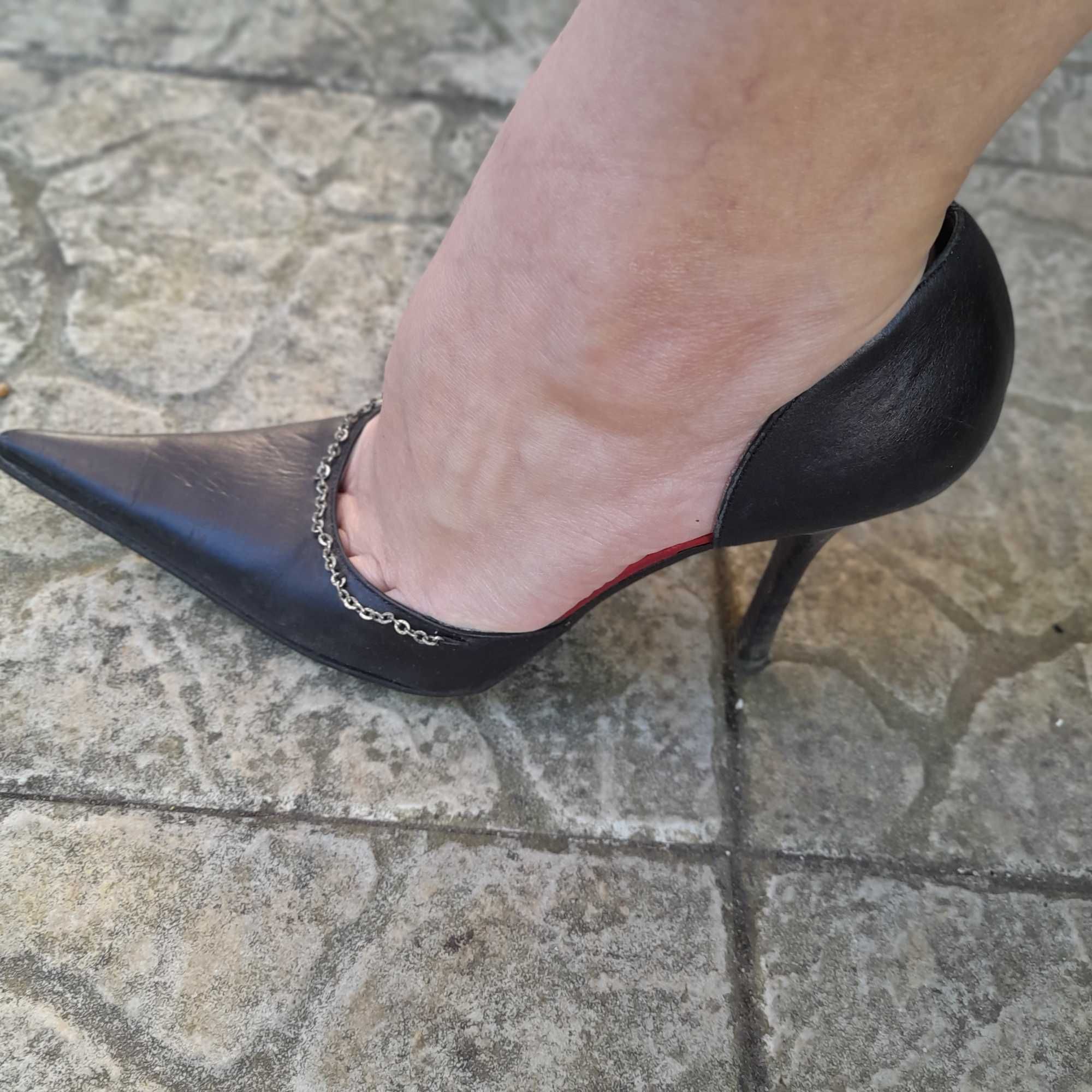 Sapato preto em pele