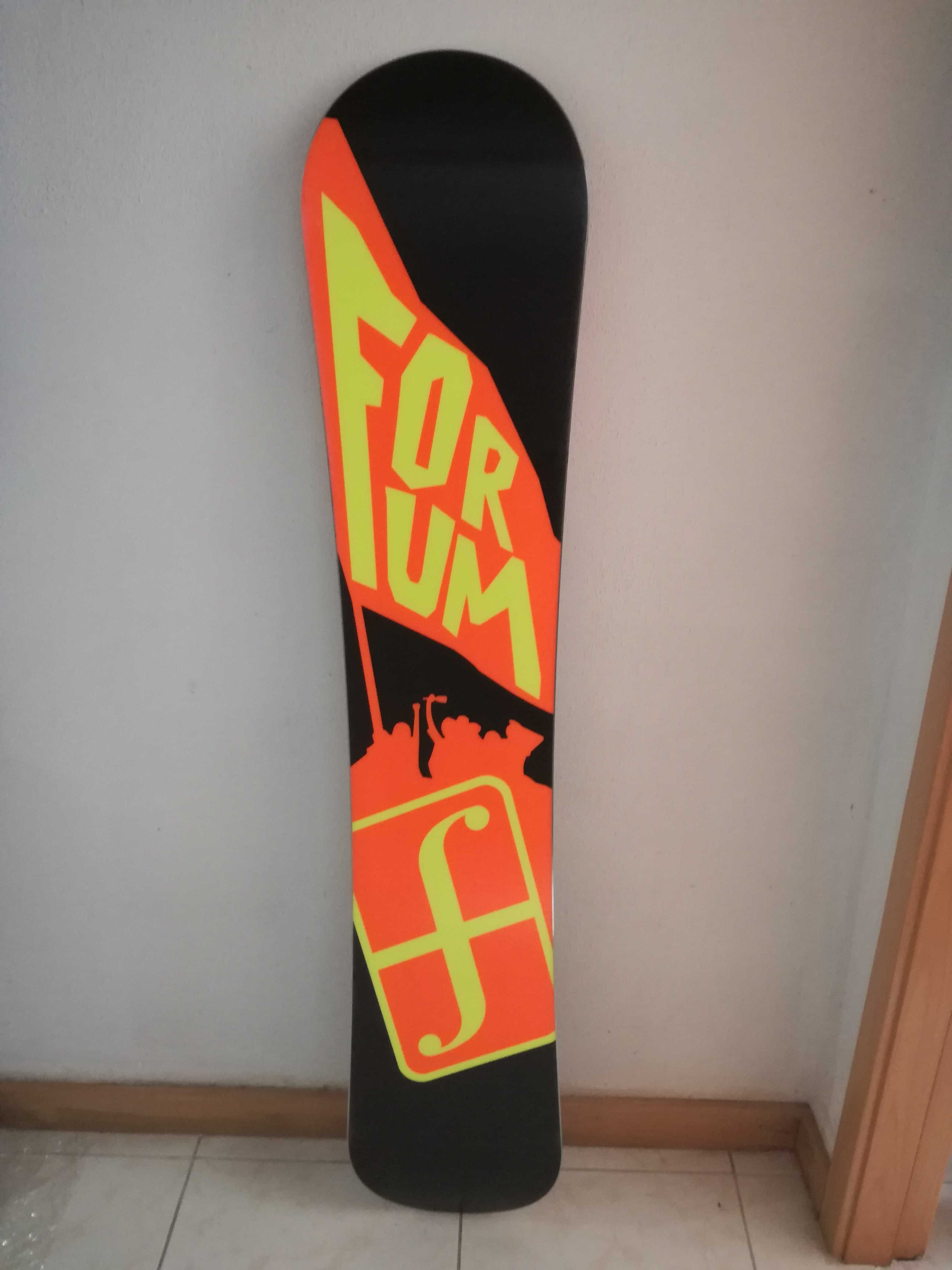 Prancha de snowboard semi-nova + fixadores burton cartel