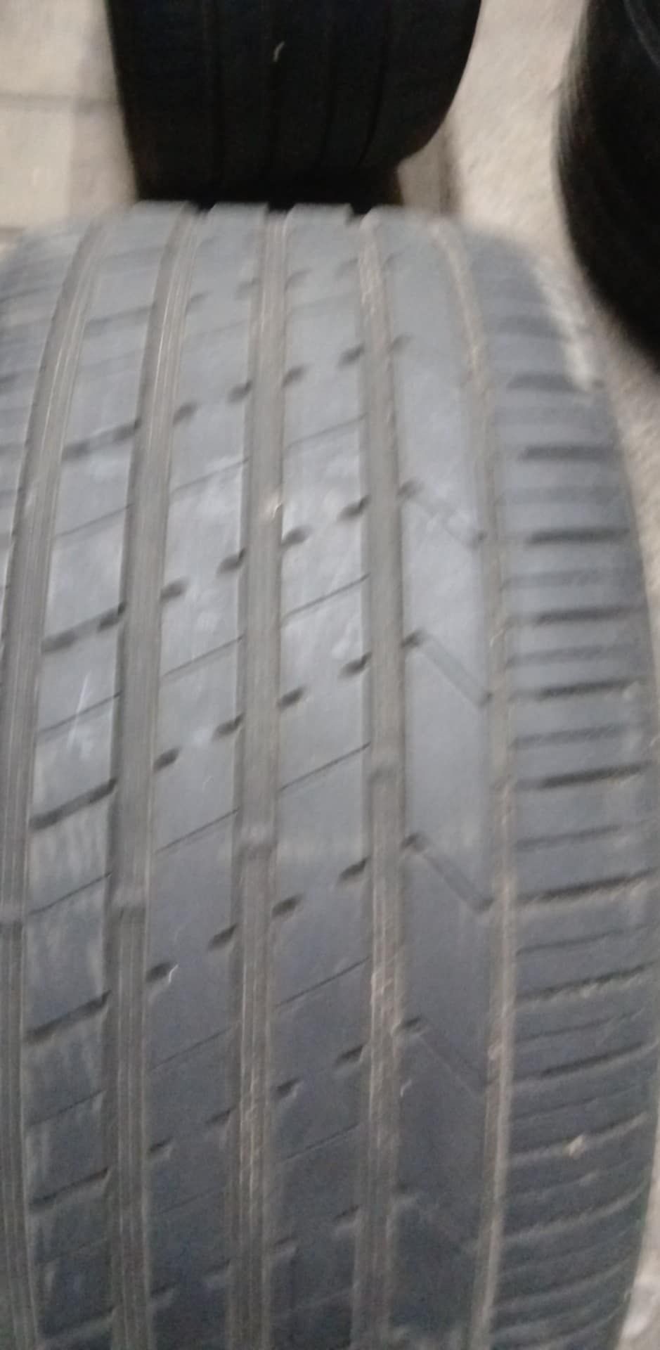 Opony 285/35/R22