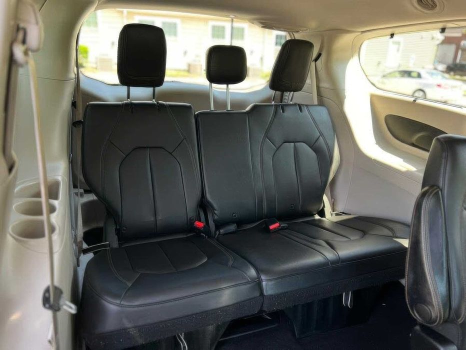 Chrysler Pacifica Touring L      2017