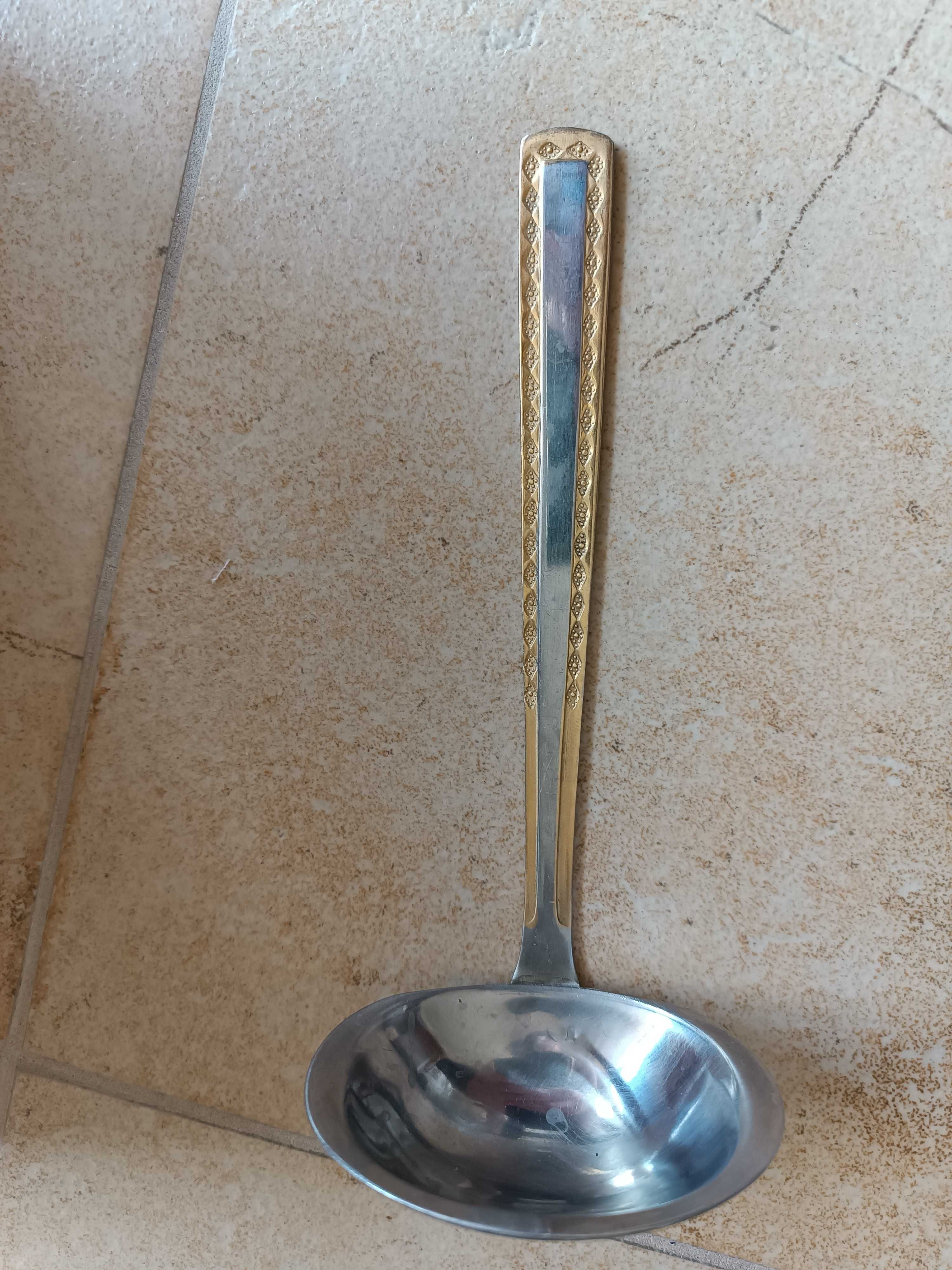 Chochla ze stali nierdzewnej, zdobiona