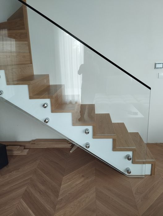 Montaż schodów na beton.