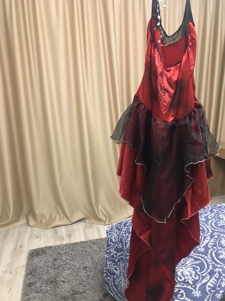 Продам костюм дракулы- вампира для девушки