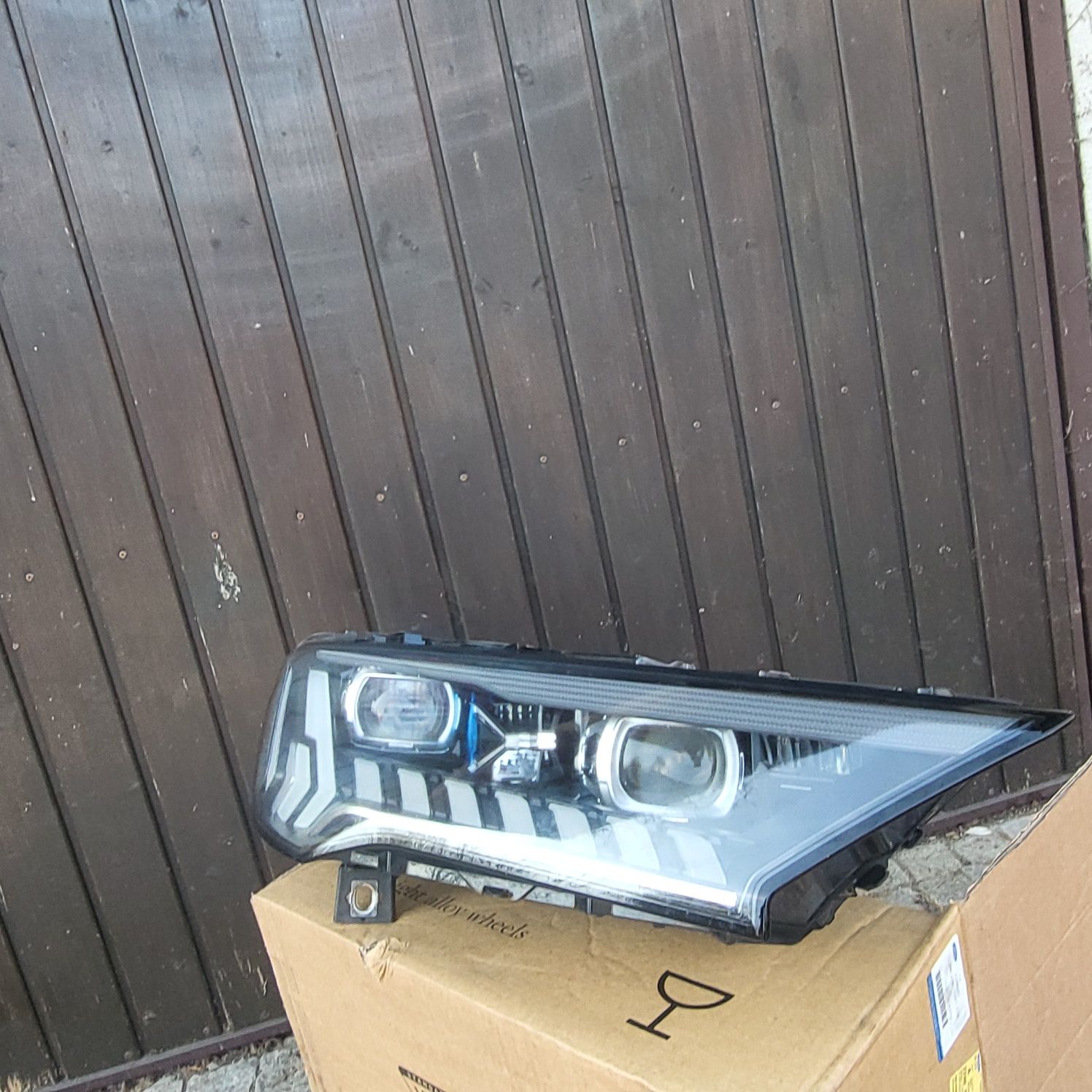 Lampa przednia prawa audi sq7