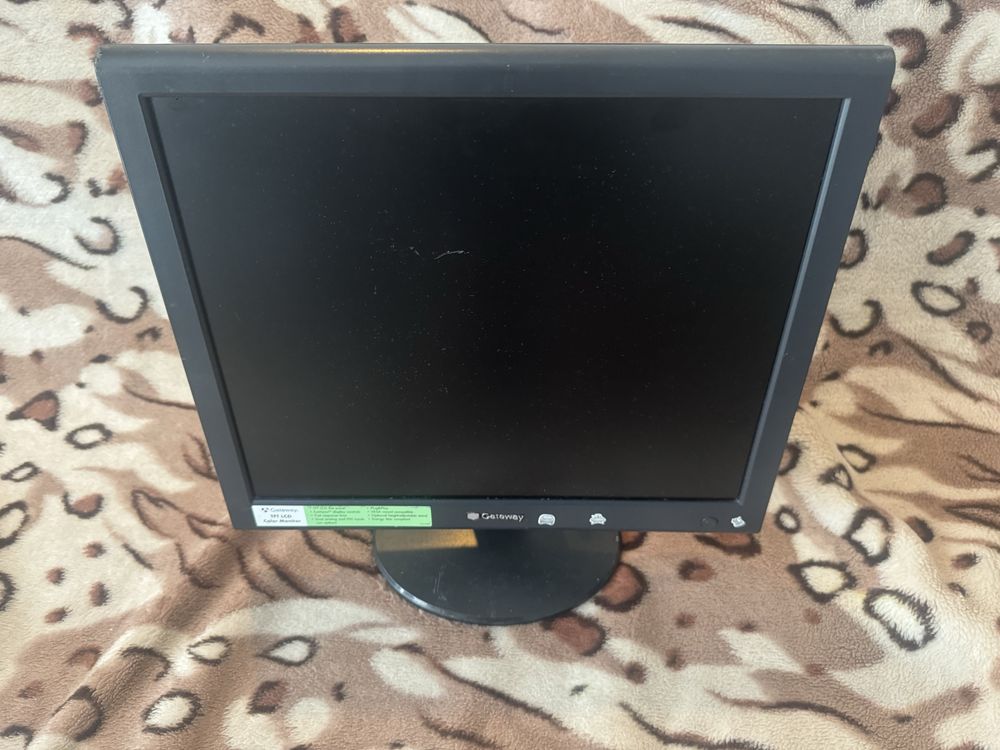 Monitor Gateway FPD 1775W 17” – VGA/DVI – Sprawny