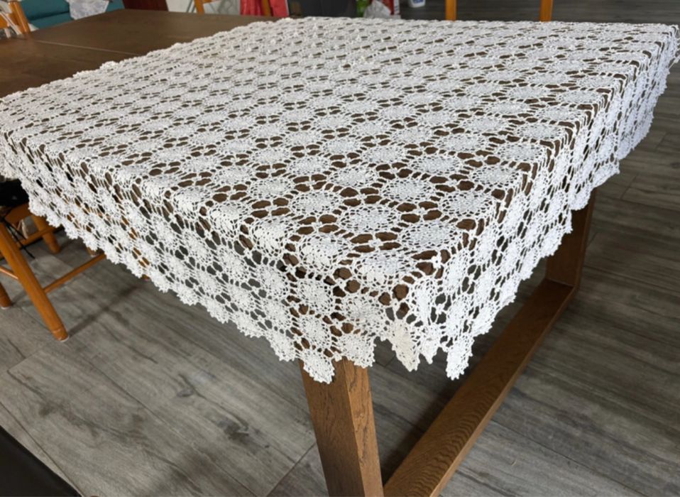 Toalha de mesa de renda fina feita à mão 145 × 145