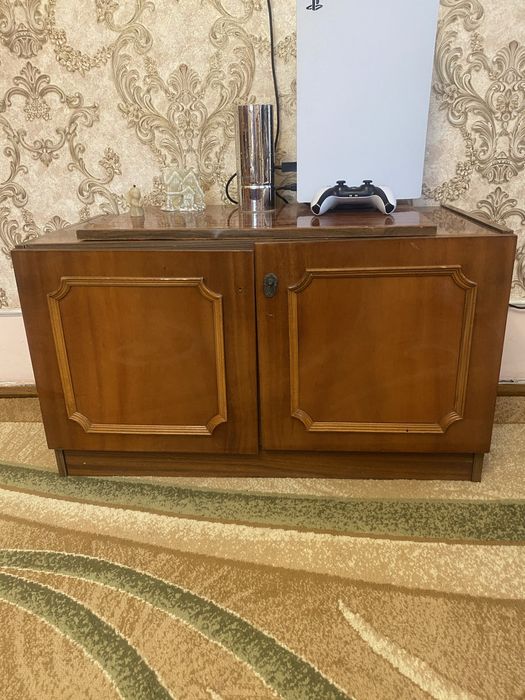 Мебельна стінка, тумбочка, тубма, дзеркало