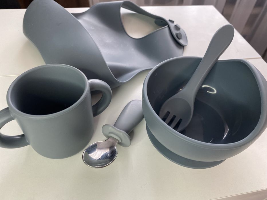 Набір силіконового посуду для малечі