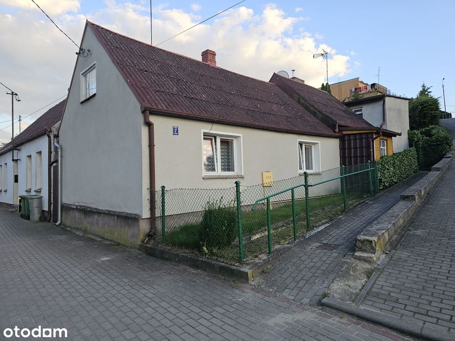 **REZERWACJA** Dom nad jeziorem z budynkiem gospodarczym