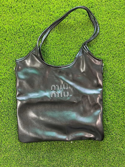 Miu Miu preta elegante