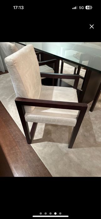 Mesa de jantar e cadeiras