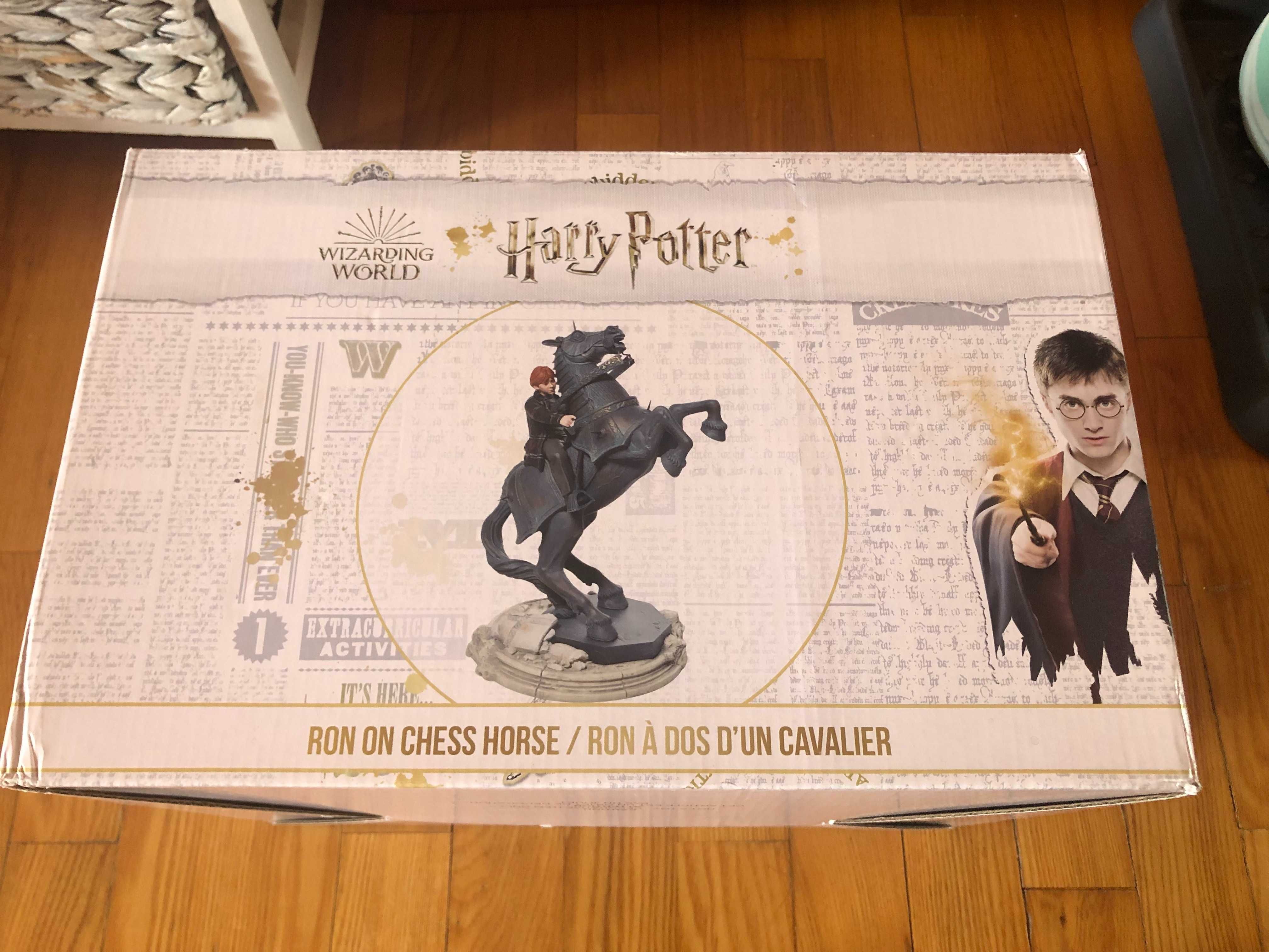 Figurka Enesco Harry Potter Ron Weasley on Horse Chess