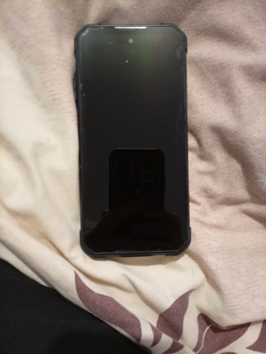 Продам телефон рабочий на запчасти,так как не работает зарядка,